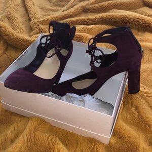 Ivanka Trump Kellsee in Maroon SZ 9